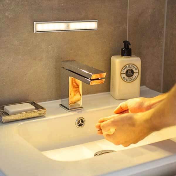 Barra de Luz com Sensor de Movimento - A Luz Inteligente para Facilitar sua Vida! - Buzz Loja