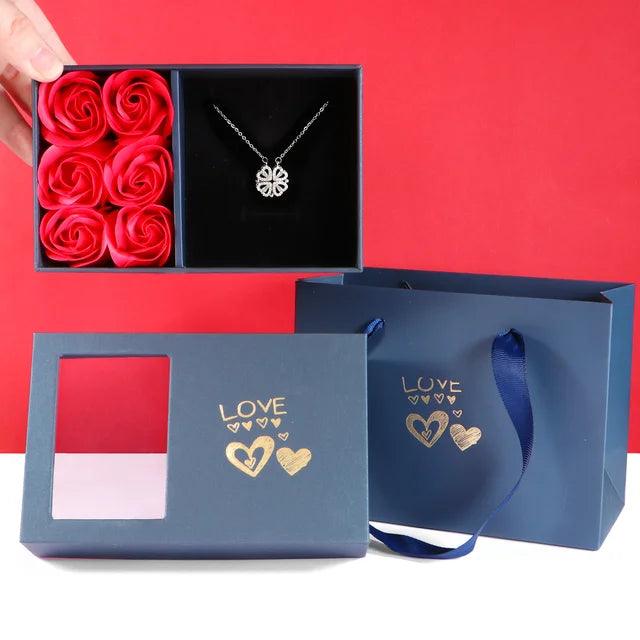 Colar Trevo do Amor Buzz®️ + Caixa com 6 Rosas - Envio Imediato - Buzz Loja